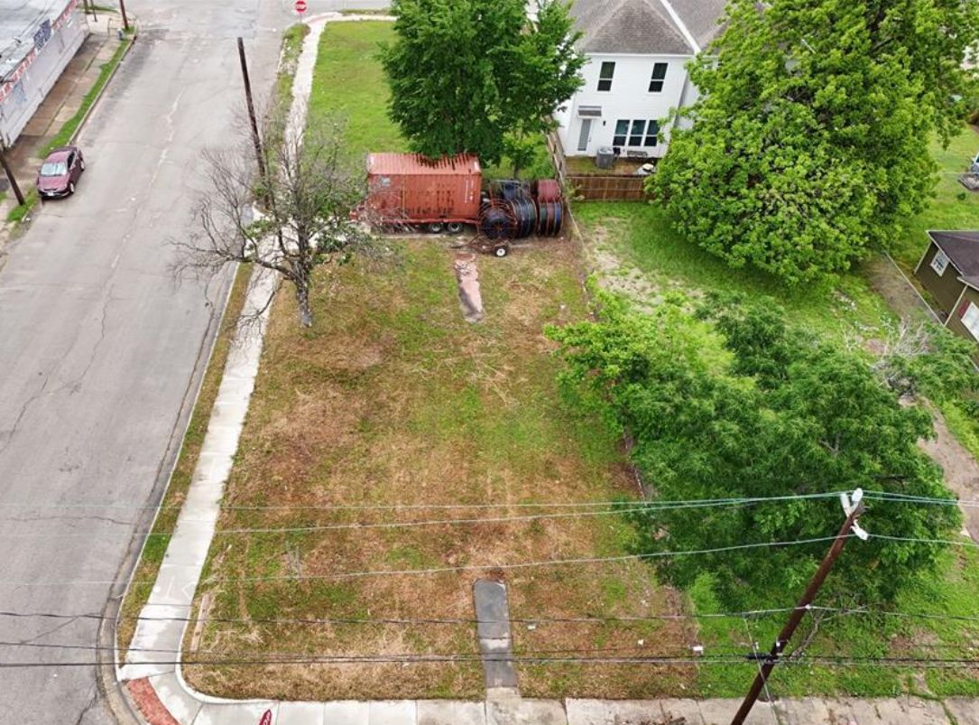 Vacant residential lot with development potential